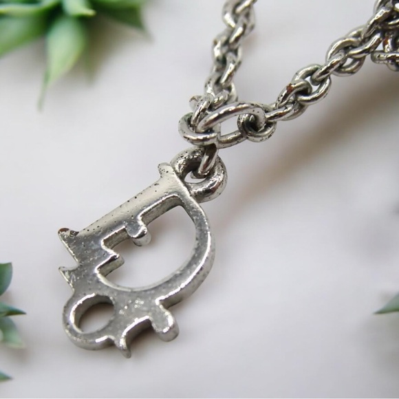 DIOR Butterfly CD Logo Necklace 😍✨🦋 - Picture 5 of 8